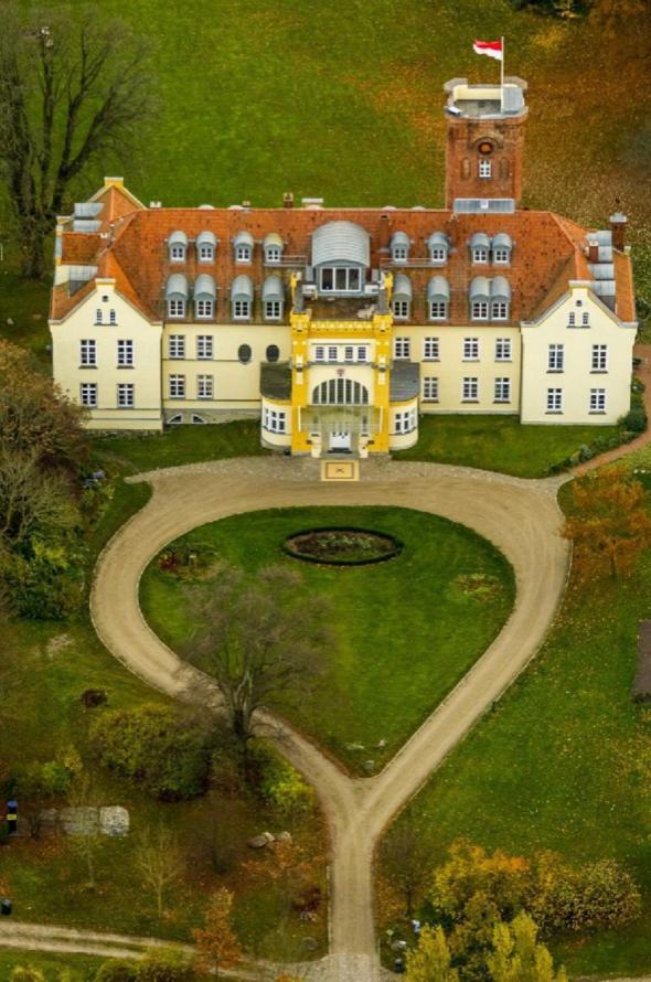 Schloss Lelkendorf Apartment Ulrichshusen Maisonette Fewo Mecklenburger Seenplatte Mit Dachterrasse Naehe Ostsee Exterior foto